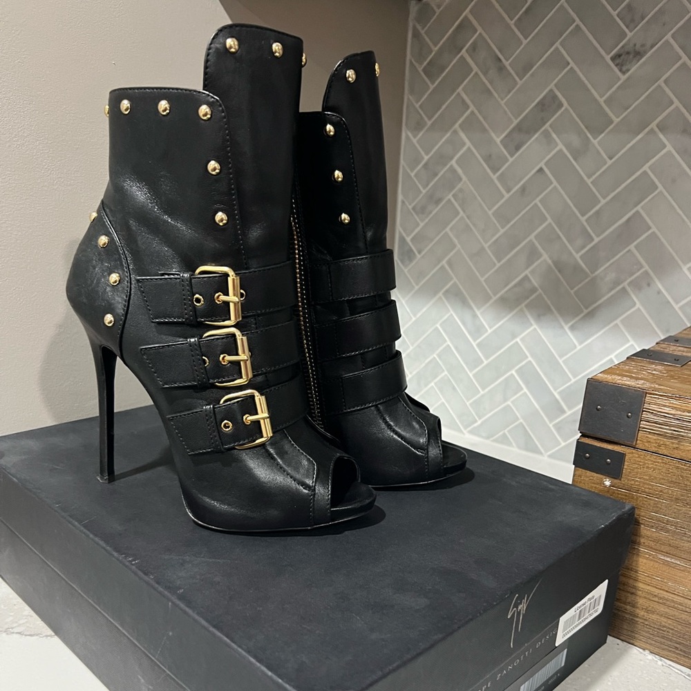 Strappy Studded Leather Peep-toe Ankle Boots In Black Leather